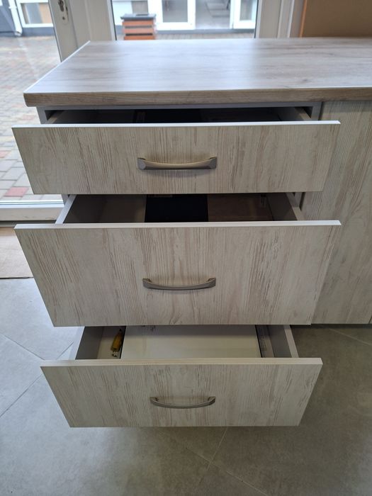 Продается два кухонных модуля со столешницей