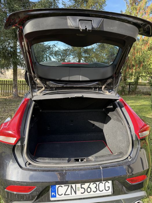 Volvo V40 D2