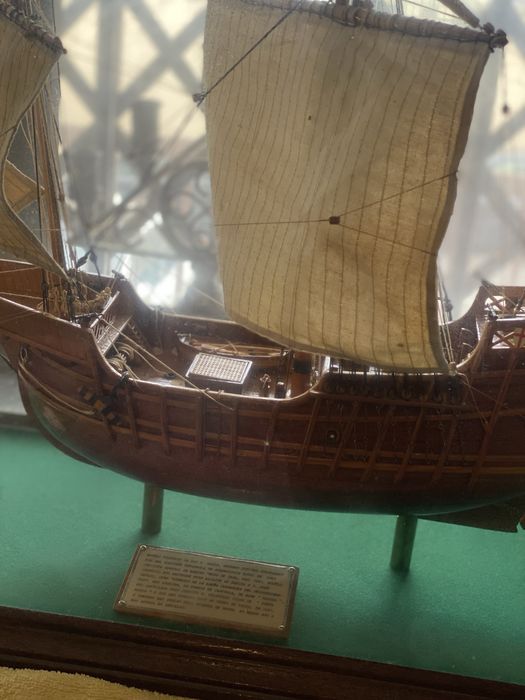 Modelo barco de madeira