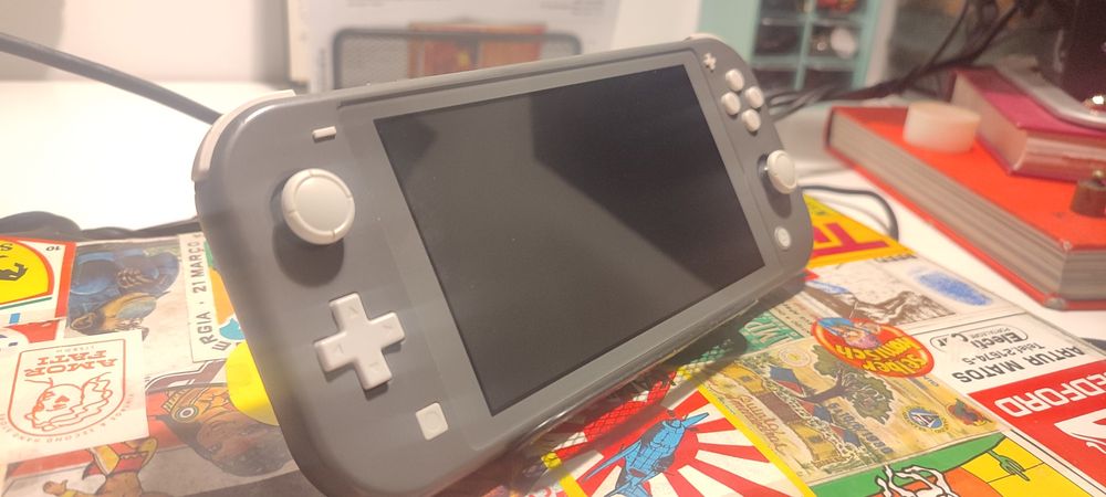 Nintendo Switch Lite + Jogo ACNH