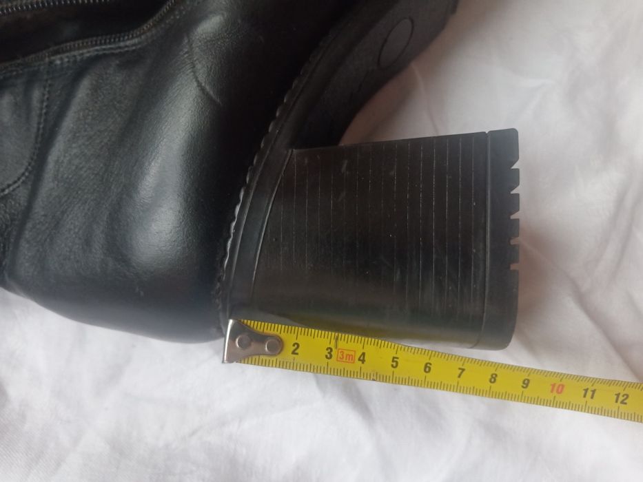 Зимние кожаные черные сапоги с мехом внутри, 41 размер, на каблуках