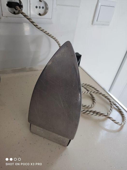 Ferro antigo engomar