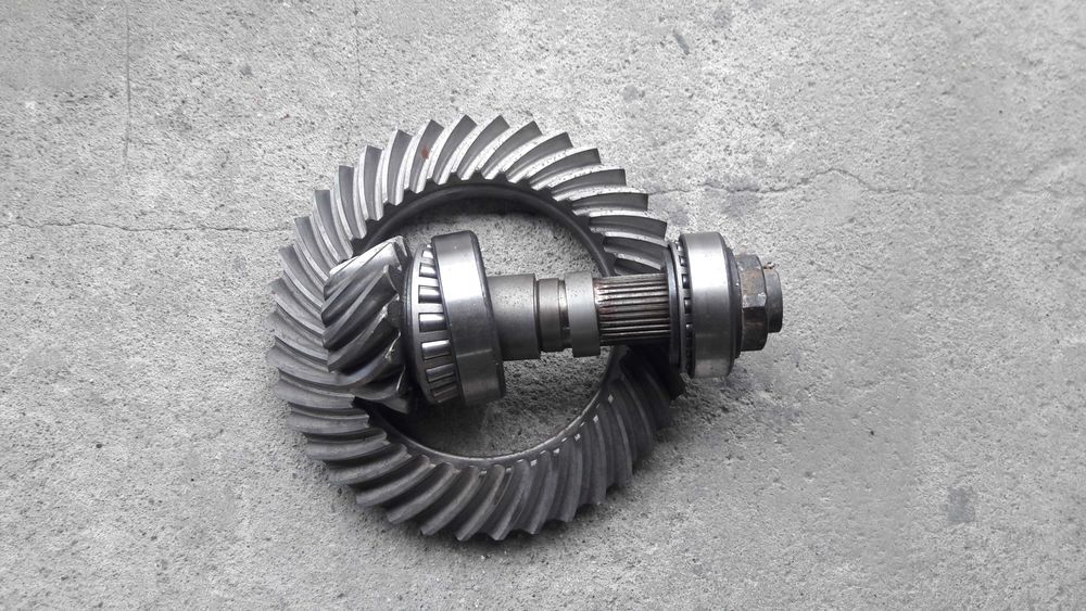 Wałek atakujący most przód 13/38 JCB 458/M1350