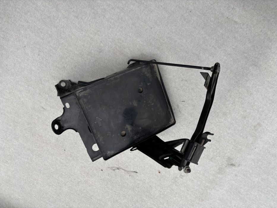 Podstawa akumulatora Toyota Yaris III