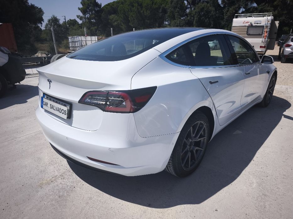 Tesla 3 standard plus