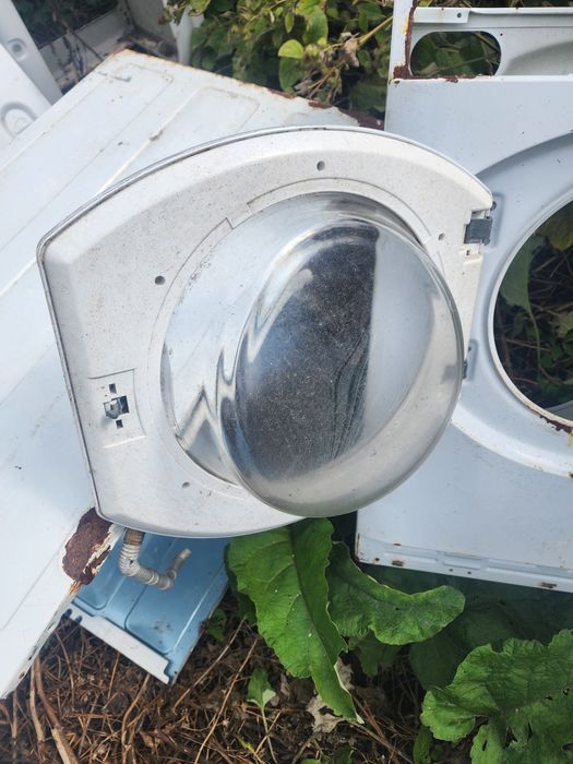 Люк для будь- яких пральних машин.