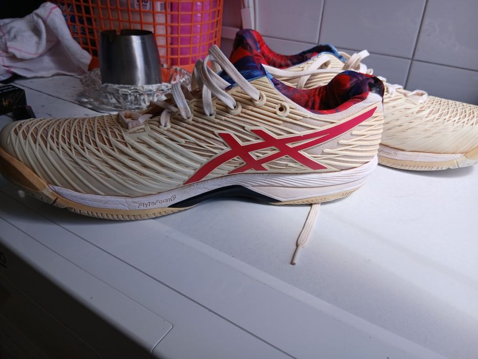 Ténis asics em óptimo estado!!!