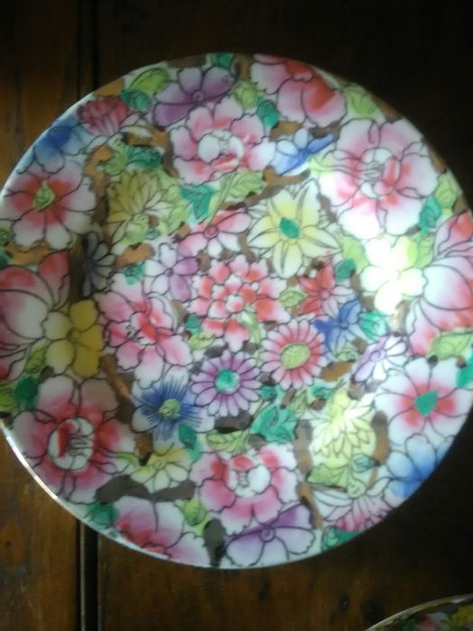 Decorative plates.441492255351121922