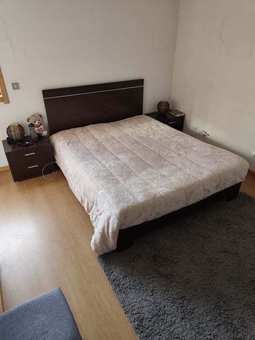 Quarto casal mais mesinhas