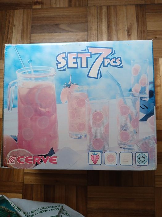 Conjunto copos e jarro