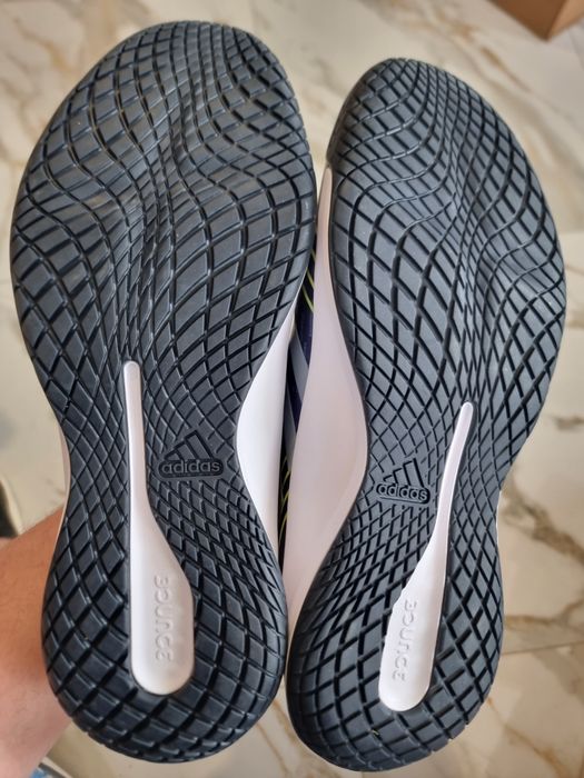 Оригінал 100% кросівки Adidas Novaflight EUR 42.5