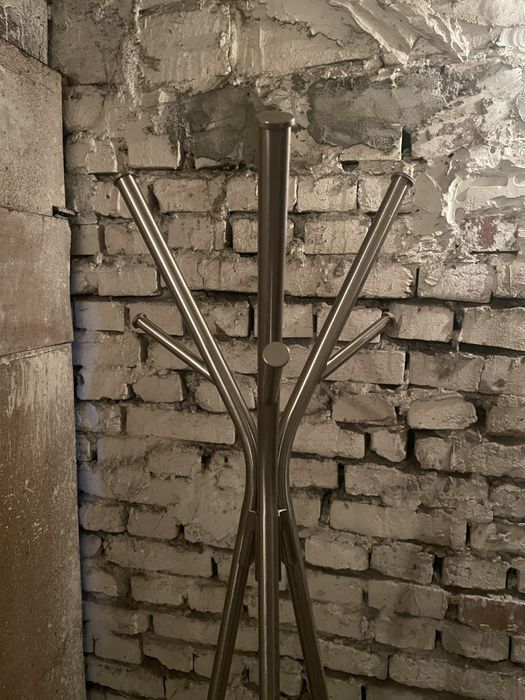 Sprzedamy wieszak stojący do przedpokoju 170 cm metalowy srebrny