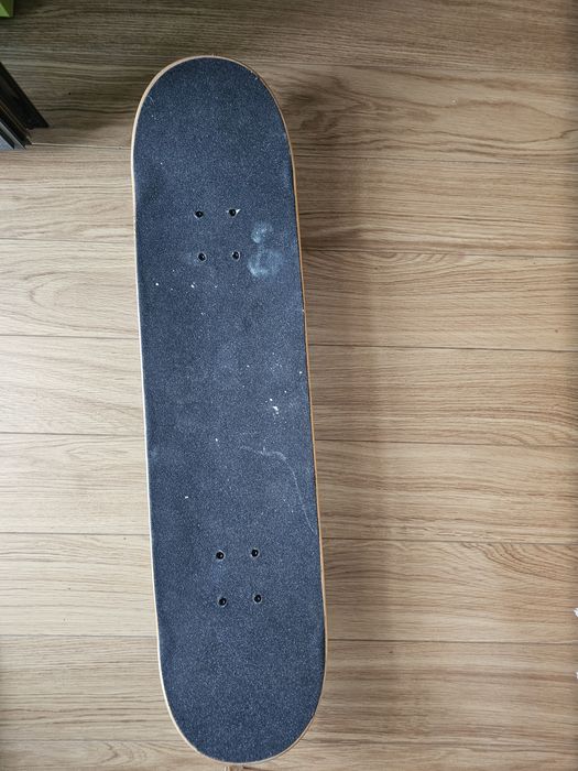 Skate + capacete e proteções