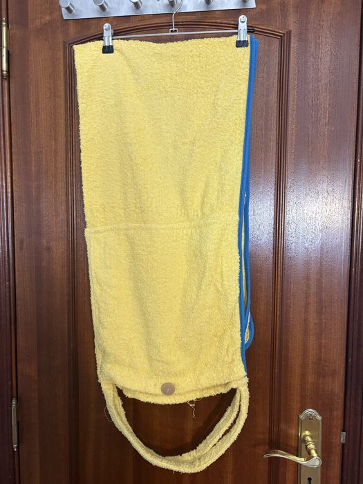 Toalha de praia que fecha em forma de mala