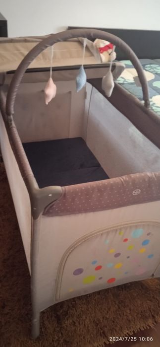 Cama de viagem com redutor e muda fraldas