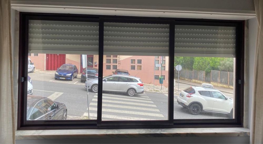 Janelas diversas bordeaux