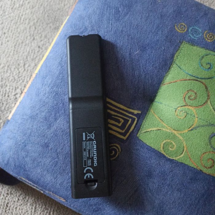 Nowy pilot uniwersalny Grundig czarny