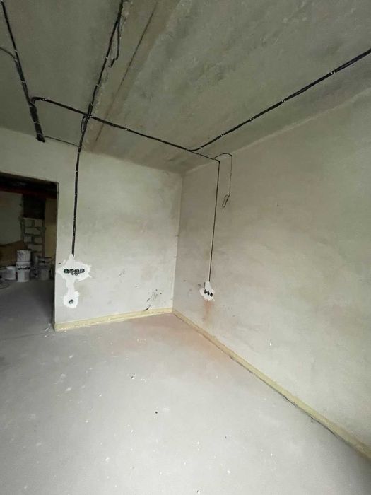 ПРОДАЮ 3-кімнатну квартиру (Глибока Долина 19)