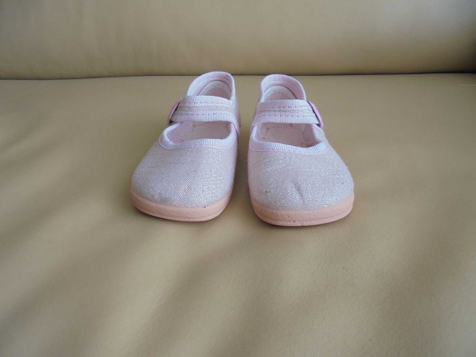 Girls' shiny shoes