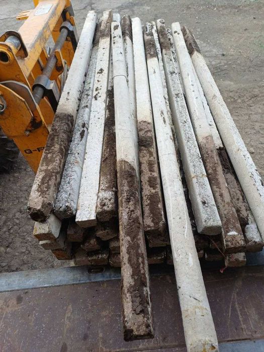 Стовпи стовпчик на огорожу паркан забор з сітки сетка рабиця дріт