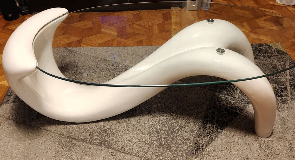 Stolik kawowy w stylu loft, futurystycznym...