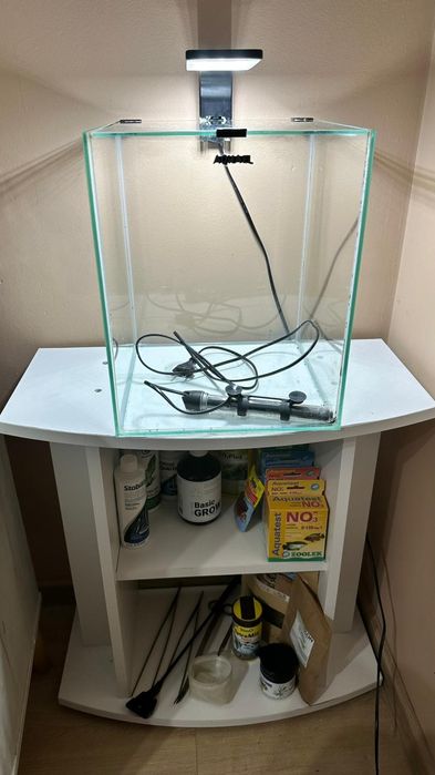 Akwarium Aquael 30L z szafką i wyposażeniem - zestaw