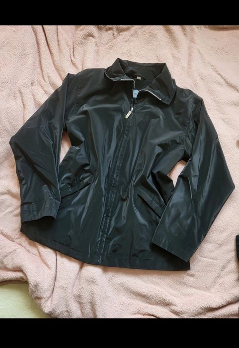 Plaszcz damski czarny przeciwdeszczowy rozmiar S