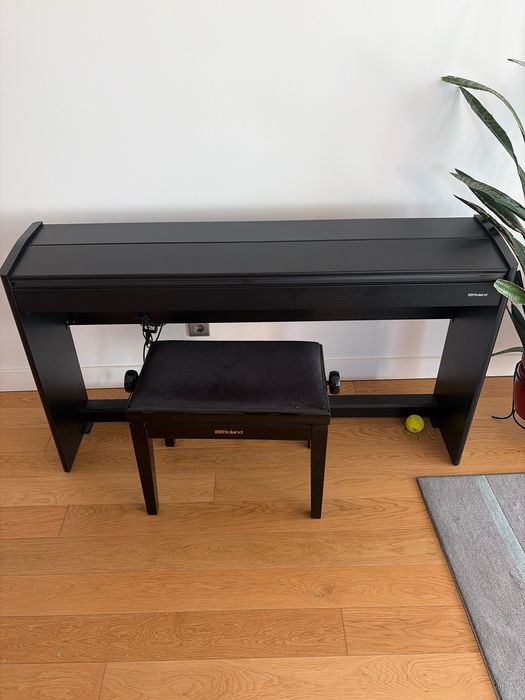 Roland piano F701 CB Contemporary Black