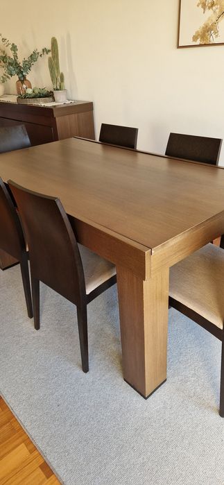 Mesa de jantar extensível com 8 cadeiras – excelente estado