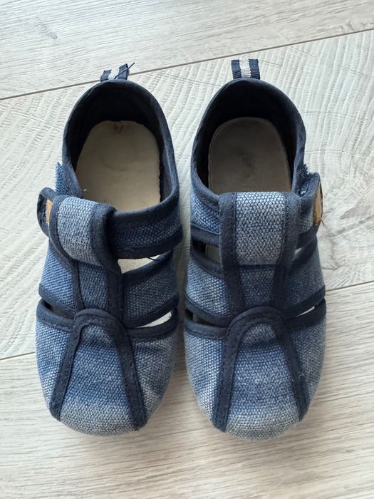 Emel kapcie miękkie na rzepy 24