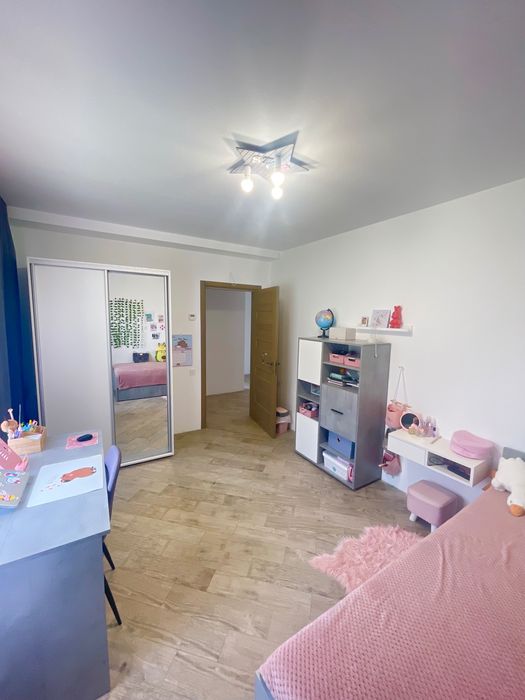 Продам будинок з гаражем в районі 18 школи!