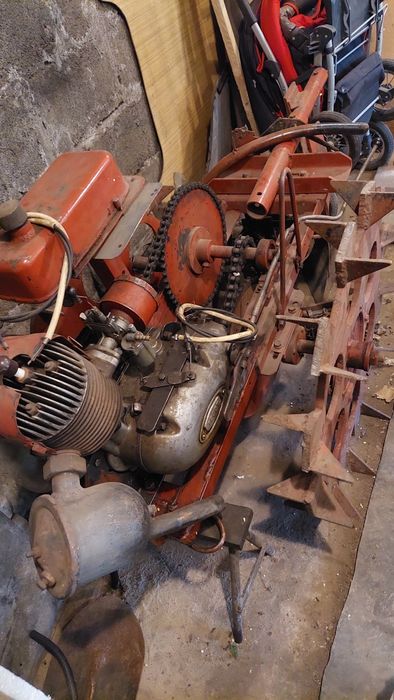 Мотокультиватор с плугом