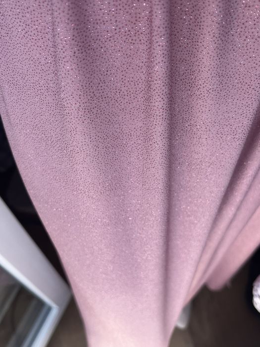 Sukienka różowa pudrowa na studniówkę