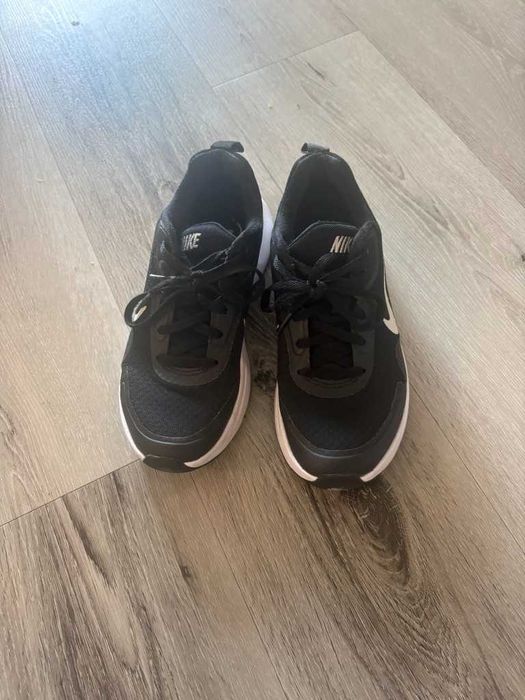 ténis pretos nike quase novos 36