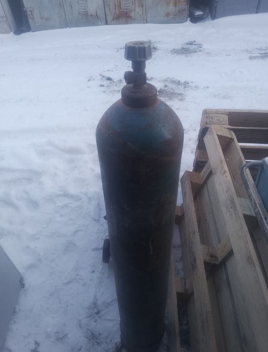 Продам кислородный баллон