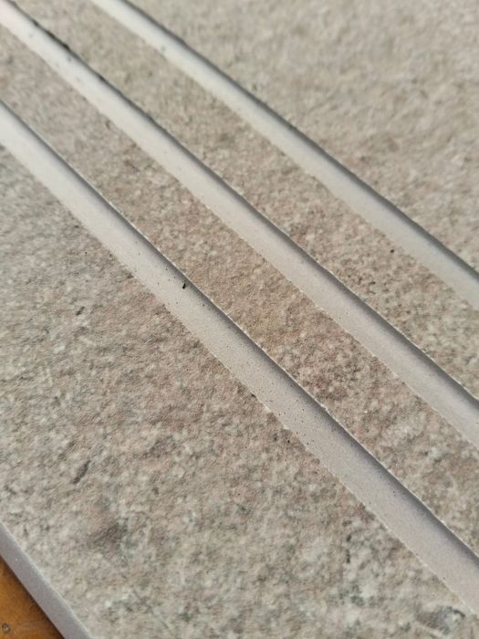 Degrao cerâmico para escadaria