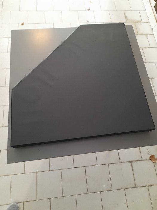 Tabuleiro  MDF forrado a felpa com 8 lugares de jogo  Poker ou outros.