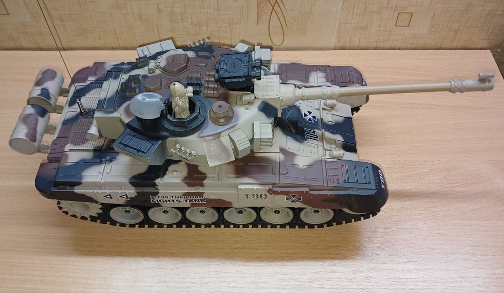 Танк на радиоуправлении стреляющий T-90  1:20