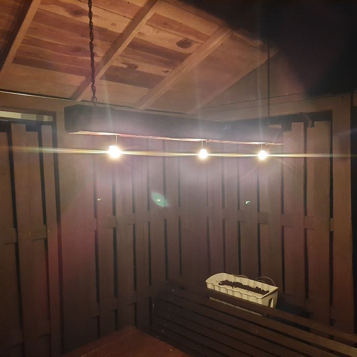 Lampa ze 100-letniej belki