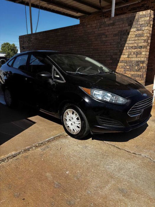 Ford Fiesta SE      2016