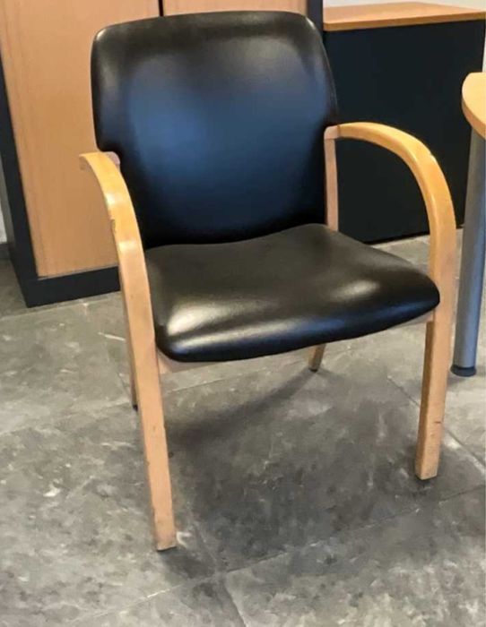 Biurko -wyposazenie biura