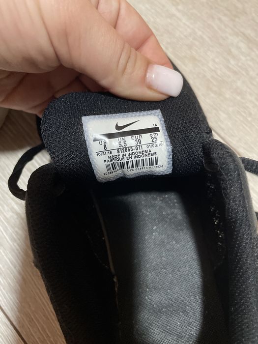 Кросівки жіночі 39р Nike