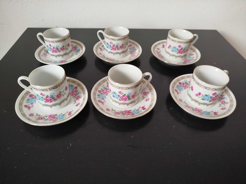 Conjunto de seis chávenas em bom estado