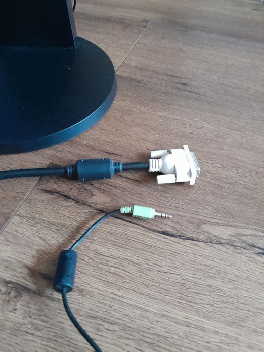 Monitor NEC MultiSync LCD 195VXM, klawiatura i mysz Logitech