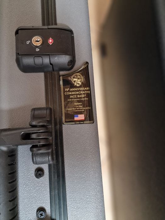 Gitara basowa Fender