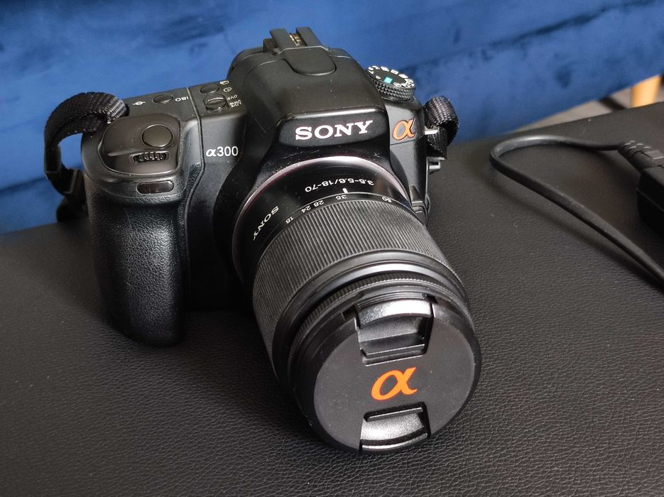 Lustrzanka Sony DSLR-A300 + Obiektyw Sony 18-70mm