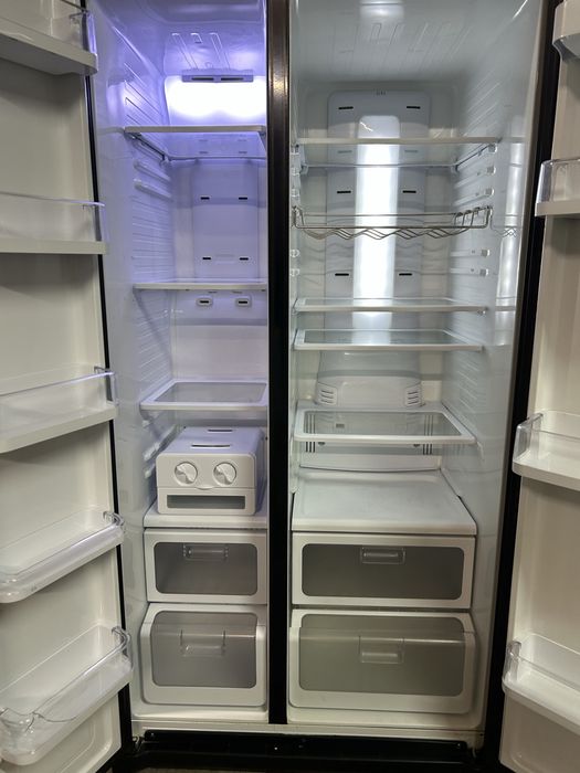 Холодильник Samsung Side-by-Side.Инвертор.No Frost.RSH5SLBG