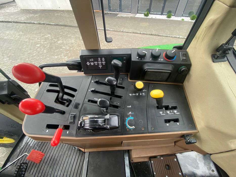 John Deere 6900 135к.с.