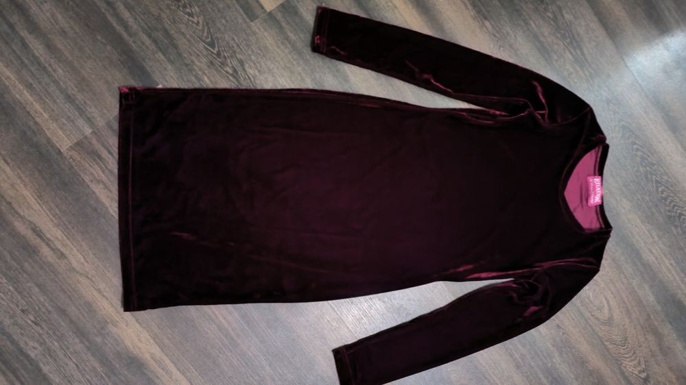 Гарна бархатна сукня розміру s