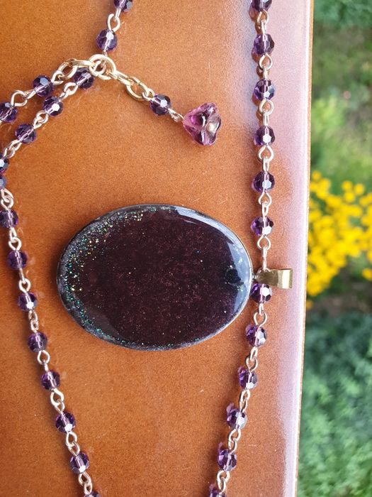Fioletowy naszyjnik handmade z kaboszonem i kryształkami + pudełeczko